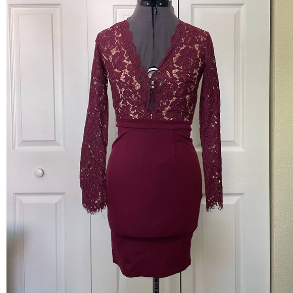 Lulu's Burgundy Long Sleeve Body Con Deep V Lace Top Mini Dress • Size XS 🗣 - Picture 2 of 3
